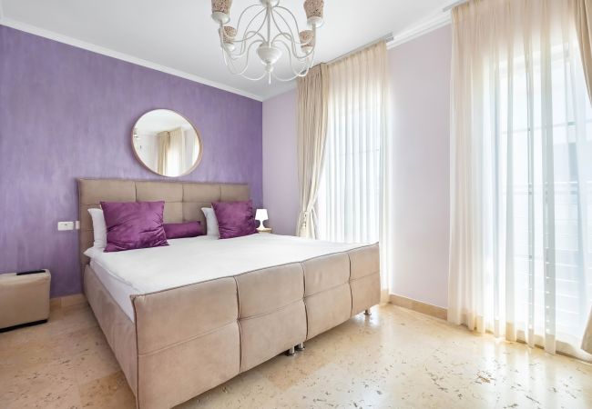 Appartement à Tel Aviv - Jaffa - MAMAD, Penthouse & Jacuzzi in Neve Tzedek by FeelHome Appartement à Tel Aviv - Jaffa - MAMAD, Penthouse & Jacuzzi in Neve Tzedek by FeelHome