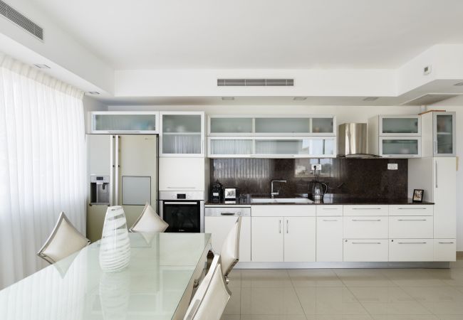 Appartement à Tel Aviv - Jaffa - Penthouse with Terrace & Panoramic View by FeelHome Appartement à Tel Aviv - Jaffa - Penthouse with Terrace & Panoramic View by FeelHome