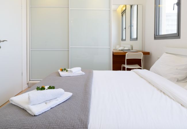 Appartement à Tel Aviv - Jaffa - MAMAD Comfort 3BR & Balcony in City Center by FeelHome Appartement à Tel Aviv - Jaffa - MAMAD Comfort 3BR & Balcony in City Center by FeelHome