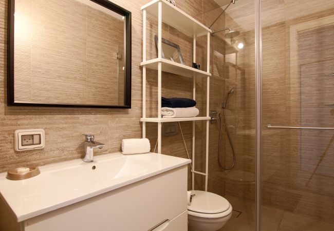 Appartement à Tel Aviv - Jaffa - MAMAD Trendy Apt & Balcony on Sheinkin Street by FeelHome Appartement à Tel Aviv - Jaffa - MAMAD Trendy Apt & Balcony on Sheinkin Street by FeelHome