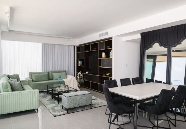 Appartement à Tel Aviv - Jaffa - MAMAD Luxury Executive 4BR with Terrace & Sea View by FeelHome Appartement à Tel Aviv - Jaffa - MAMAD Luxury Executive 4BR with Terrace & Sea View by FeelHome