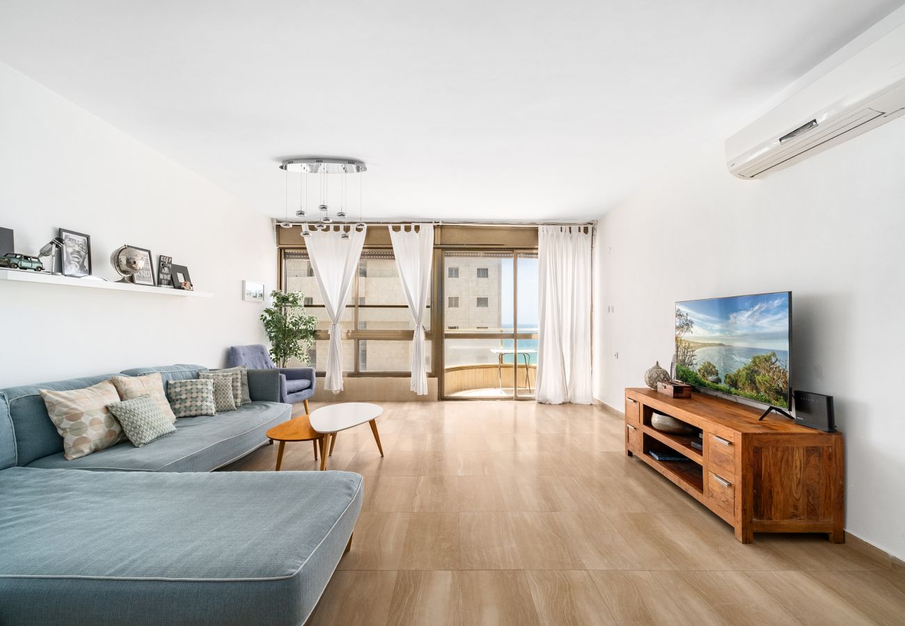 Appartement à Netanya - MIKLAT Elegant Apt with Balcony & Sea View by FeelHome