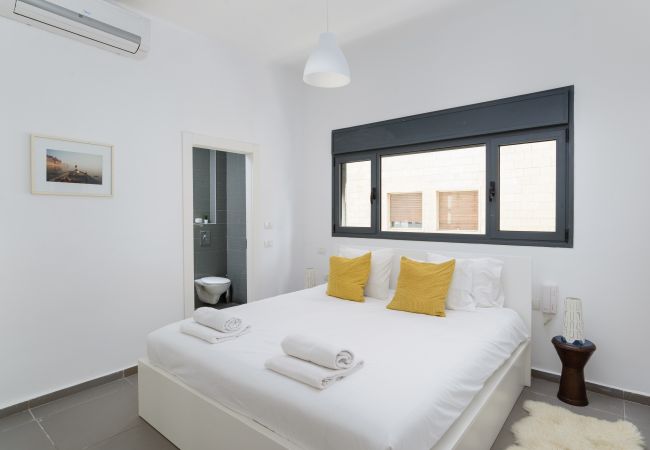 Appartement à Tel Aviv - Jaffa - MAMAD New Bright 2BR with Balcony near Beach by FeelHome Appartement à Tel Aviv - Jaffa - MAMAD New Bright 2BR with Balcony near Beach by FeelHome