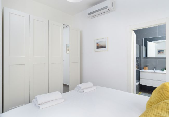 Appartement à Tel Aviv - Jaffa - MAMAD New Bright 2BR with Balcony near Beach by FeelHome Appartement à Tel Aviv - Jaffa - MAMAD New Bright 2BR with Balcony near Beach by FeelHome