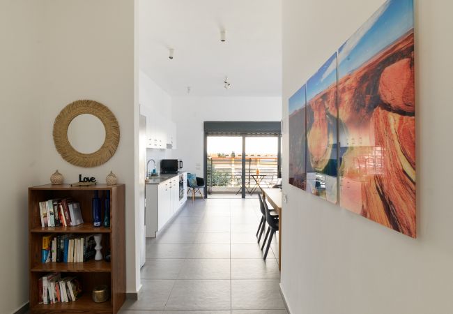 Appartement à Tel Aviv - Jaffa - MAMAD New Bright 2BR with Balcony near Beach by FeelHome Appartement à Tel Aviv - Jaffa - MAMAD New Bright 2BR with Balcony near Beach by FeelHome