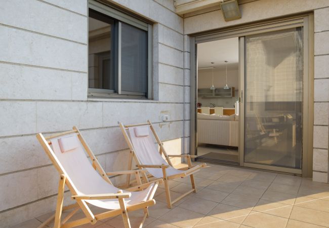 Appartement à Tel Aviv - Jaffa - MAMAD Comfort Apt Terrace & View on the Hills by FeelHome Appartement à Tel Aviv - Jaffa - MAMAD Comfort Apt Terrace & View on the Hills by FeelHome