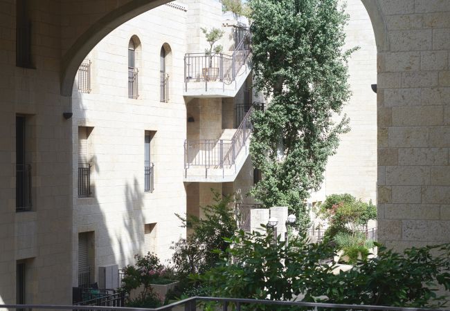Appartement à Jerusalem - MIKLAT 2 BR next to Old City with Patio by FeelHome Appartement à Jerusalem - MIKLAT 2 BR next to Old City with Patio by FeelHome