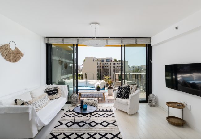  à Tel Aviv - Jaffa - Bright & Chic Condo with Pool & Unique View by FeelHome