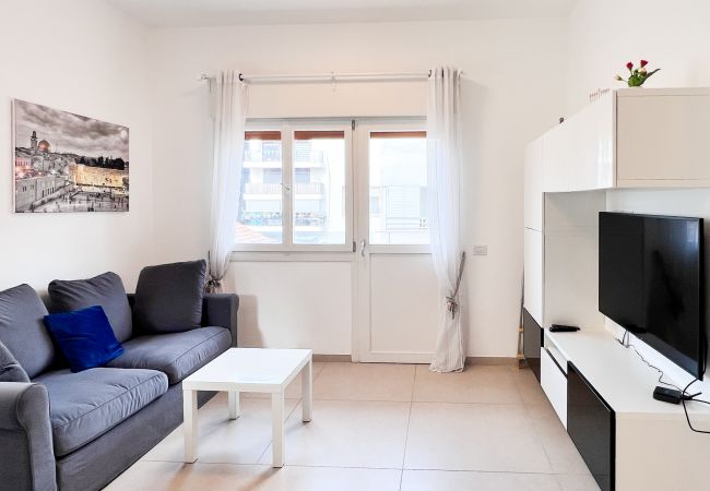  à Tel Aviv - Jaffa - Classic Bauhaus 1Br with Balcony on Sheinkin Street by FeelHome