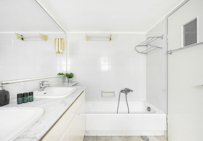 Villa à Beit Yanai - Cliffside Rustic & Charming Villa by FeelHome Villa à Beit Yanai - Cliffside Rustic & Charming Villa by FeelHome