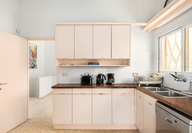 Villa à Beit Yanai - Cliffside Rustic & Charming Villa by FeelHome Villa à Beit Yanai - Cliffside Rustic & Charming Villa by FeelHome