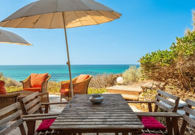 Villa à Beit Yanai - Cliffside Rustic & Charming Villa by FeelHome Villa à Beit Yanai - Cliffside Rustic & Charming Villa by FeelHome