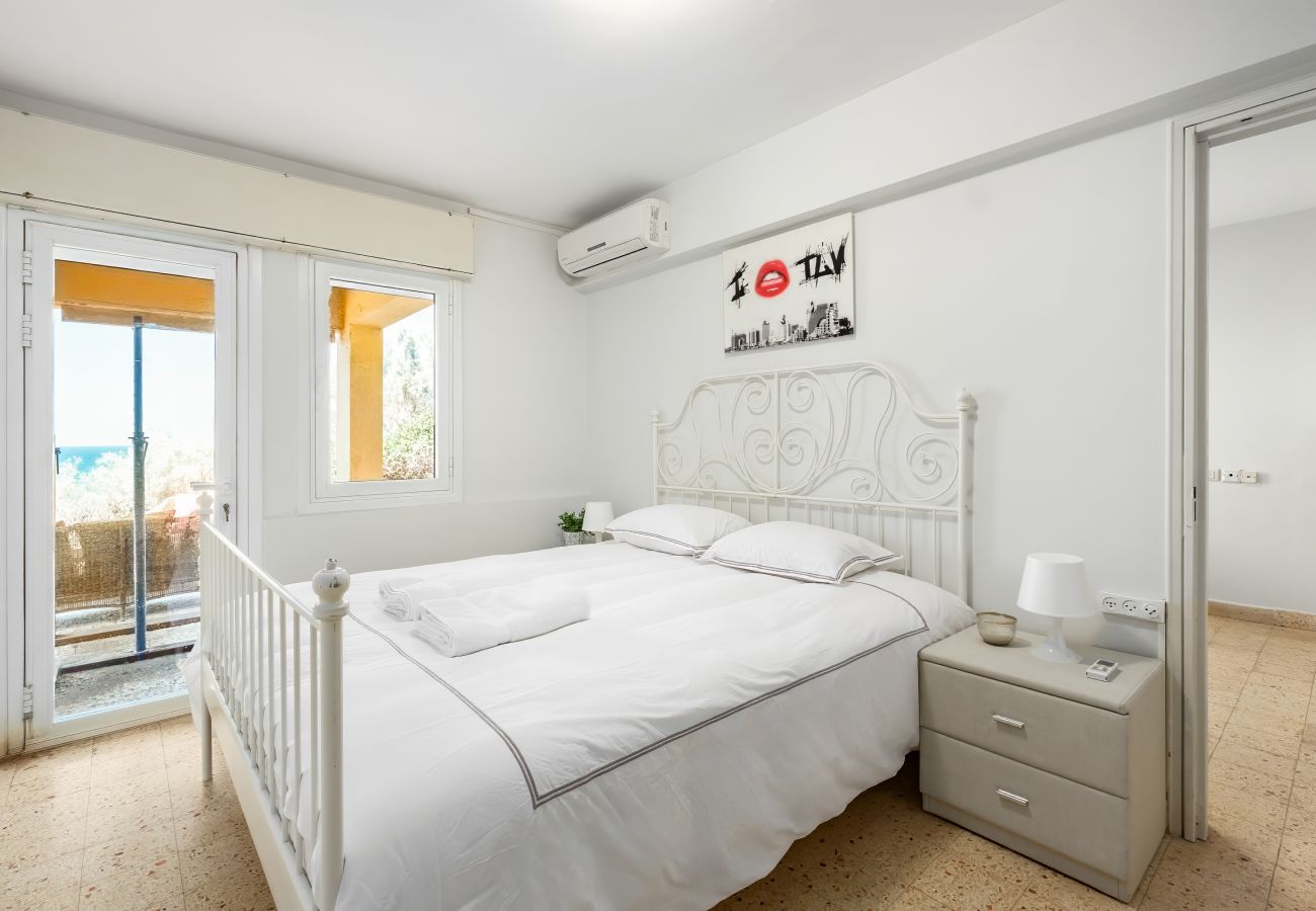 Villa à Beit Yanai - Cliffside Rustic & Charming Villa by FeelHome Villa à Beit Yanai - Cliffside Rustic & Charming Villa by FeelHome