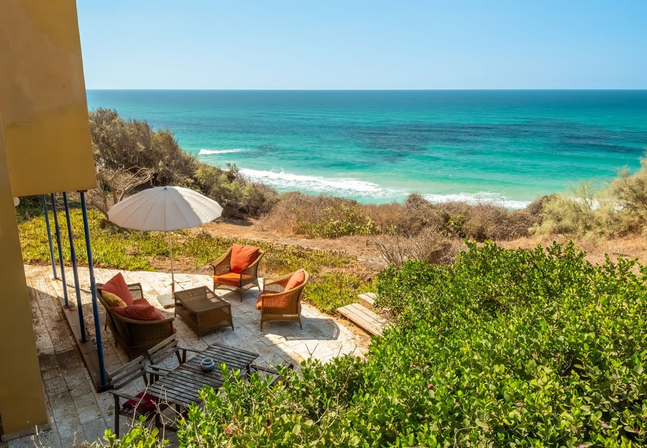 Villa à Beit Yanai - Cliffside Rustic & Charming Villa by FeelHome Villa à Beit Yanai - Cliffside Rustic & Charming Villa by FeelHome