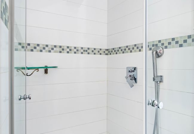 Apartamento em Tel Aviv - Jaffa - MAMAD, Penthouse & Jacuzzi in Neve Tzedek by FeelHome Apartamento em Tel Aviv - Jaffa - MAMAD, Penthouse & Jacuzzi in Neve Tzedek by FeelHome