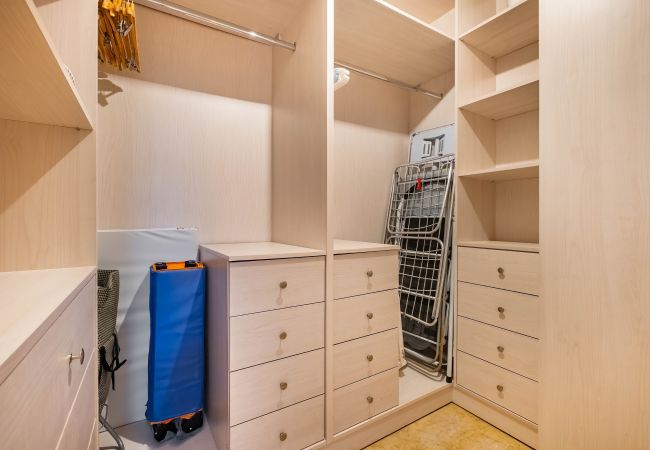 Apartamento em Tel Aviv - Jaffa - MAMAD, Penthouse & Jacuzzi in Neve Tzedek by FeelHome Apartamento em Tel Aviv - Jaffa - MAMAD, Penthouse & Jacuzzi in Neve Tzedek by FeelHome