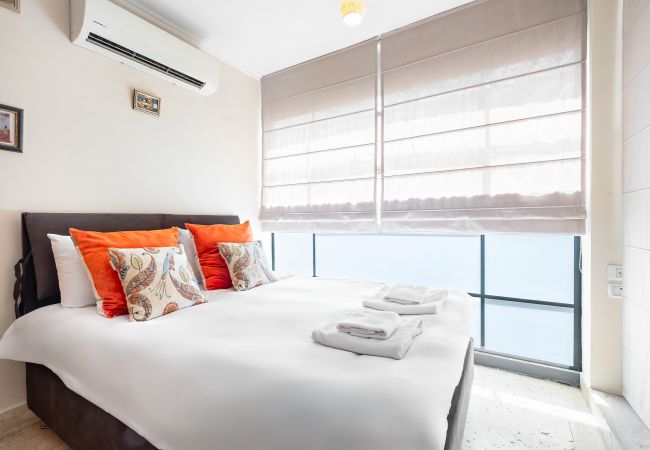 Apartamento em Tel Aviv - Jaffa - MAMAD, Penthouse & Jacuzzi in Neve Tzedek by FeelHome Apartamento em Tel Aviv - Jaffa - MAMAD, Penthouse & Jacuzzi in Neve Tzedek by FeelHome