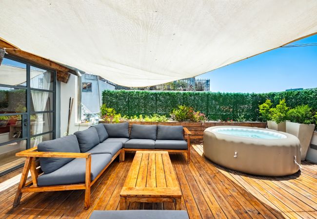 Apartamento em Tel Aviv - Jaffa - MAMAD, Penthouse & Jacuzzi in Neve Tzedek by FeelHome Apartamento em Tel Aviv - Jaffa - MAMAD, Penthouse & Jacuzzi in Neve Tzedek by FeelHome
