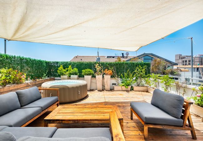 Apartamento em Tel Aviv - Jaffa - MAMAD, Penthouse & Jacuzzi in Neve Tzedek by FeelHome Apartamento em Tel Aviv - Jaffa - MAMAD, Penthouse & Jacuzzi in Neve Tzedek by FeelHome