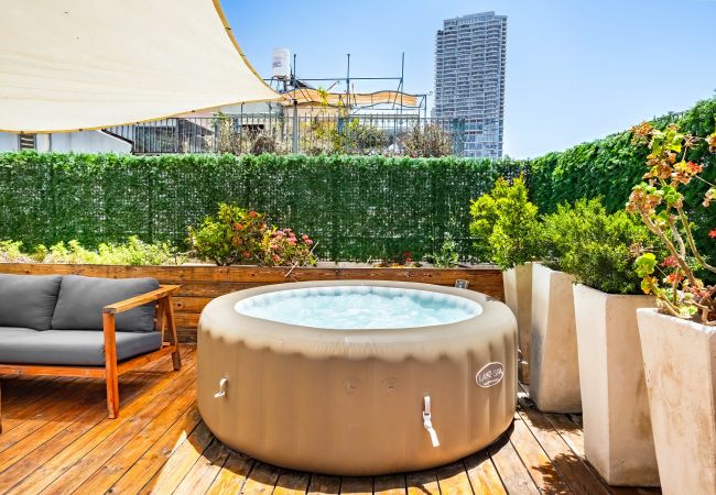 Apartamento em Tel Aviv - Jaffa - MAMAD, Penthouse & Jacuzzi in Neve Tzedek by FeelHome Apartamento em Tel Aviv - Jaffa - MAMAD, Penthouse & Jacuzzi in Neve Tzedek by FeelHome