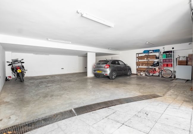 Apartamento em Tel Aviv - Jaffa - MAMAD, Penthouse & Jacuzzi in Neve Tzedek by FeelHome Apartamento em Tel Aviv - Jaffa - MAMAD, Penthouse & Jacuzzi in Neve Tzedek by FeelHome