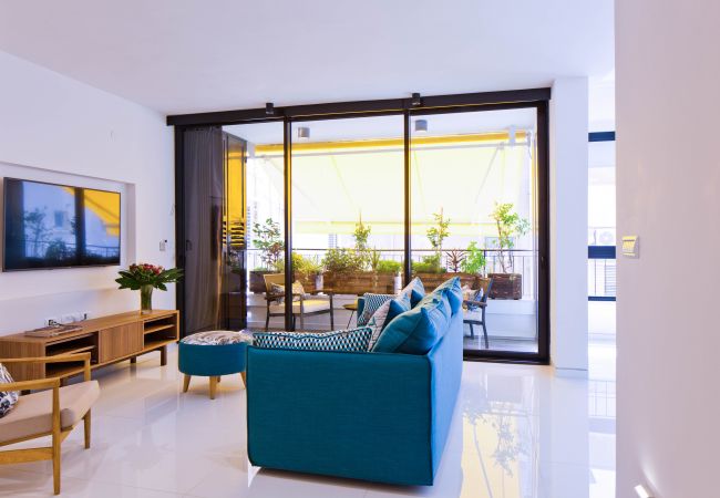 Apartamento em Tel Aviv - Jaffa - Elegant 2BR & Veranda close to Beach by FeelHome Apartamento em Tel Aviv - Jaffa - Elegant 2BR & Veranda close to Beach by FeelHome