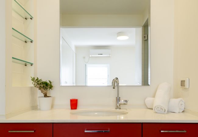 Apartamento em Tel Aviv - Jaffa - MIKLAT Full Comfort 1BR near Frishman Beach by FeelHome Apartamento em Tel Aviv - Jaffa - MIKLAT Full Comfort 1BR near Frishman Beach by FeelHome