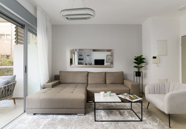 Apartamento em Tel Aviv - Jaffa - MAMAD Quiet Hideaway & Terrace near Beach by FeelHome Apartamento em Tel Aviv - Jaffa - MAMAD Quiet Hideaway & Terrace near Beach by FeelHome