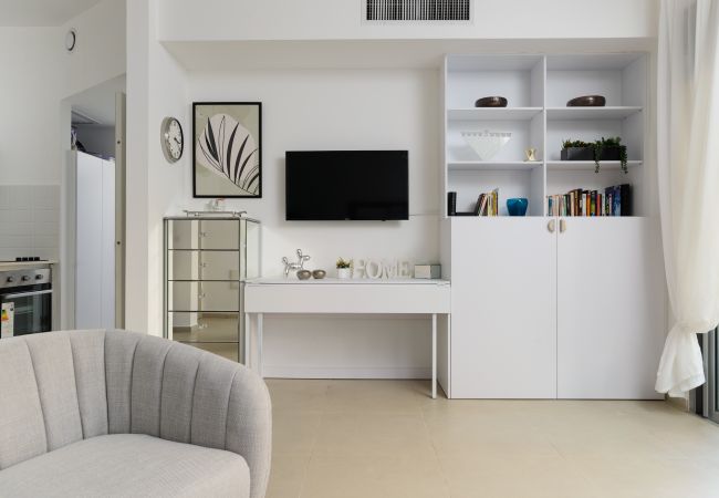 Apartamento em Tel Aviv - Jaffa - MAMAD Quiet Hideaway & Terrace near Beach by FeelHome Apartamento em Tel Aviv - Jaffa - MAMAD Quiet Hideaway & Terrace near Beach by FeelHome