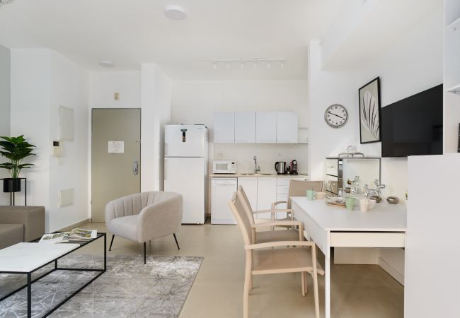 Apartamento em Tel Aviv - Jaffa - MAMAD Quiet Hideaway & Terrace near Beach by FeelHome Apartamento em Tel Aviv - Jaffa - MAMAD Quiet Hideaway & Terrace near Beach by FeelHome