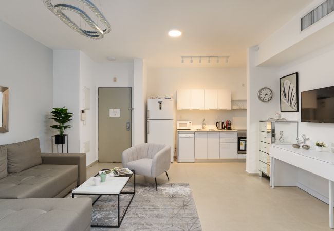 Apartamento em Tel Aviv - Jaffa - MAMAD Quiet Hideaway & Terrace near Beach by FeelHome Apartamento em Tel Aviv - Jaffa - MAMAD Quiet Hideaway & Terrace near Beach by FeelHome