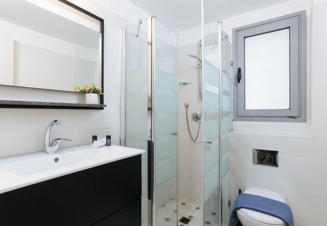 Apartamento em Tel Aviv - Jaffa - MAMAD Quiet Hideaway & Terrace near Beach by FeelHome Apartamento em Tel Aviv - Jaffa - MAMAD Quiet Hideaway & Terrace near Beach by FeelHome