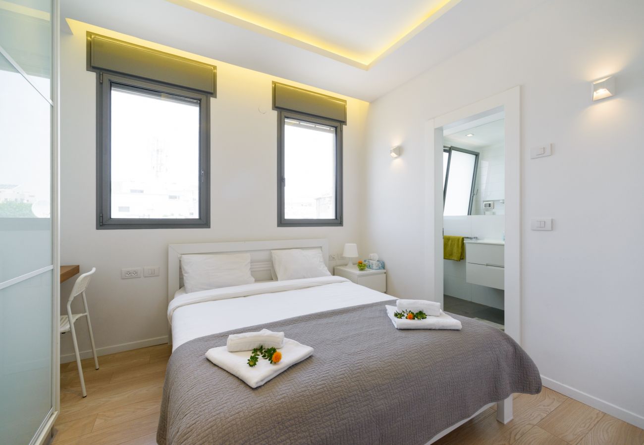 Apartamento em Tel Aviv - Jaffa - MAMAD Comfort 3BR & Balcony in City Center by FeelHome Apartamento em Tel Aviv - Jaffa - MAMAD Comfort 3BR & Balcony in City Center by FeelHome
