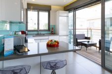 Apartamento em Tel Aviv - Jaffa - MAMAD Comfort 3BR & Balcony in City... Apartamento em Tel Aviv - Jaffa - MAMAD Comfort 3BR & Balcony in City...