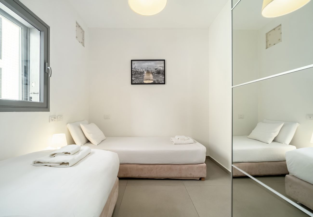 Apartamento em Tel Aviv - Jaffa - MAMAD Beach & City Center with Sea View by FeelHome Apartamento em Tel Aviv - Jaffa - MAMAD Beach & City Center with Sea View by FeelHome