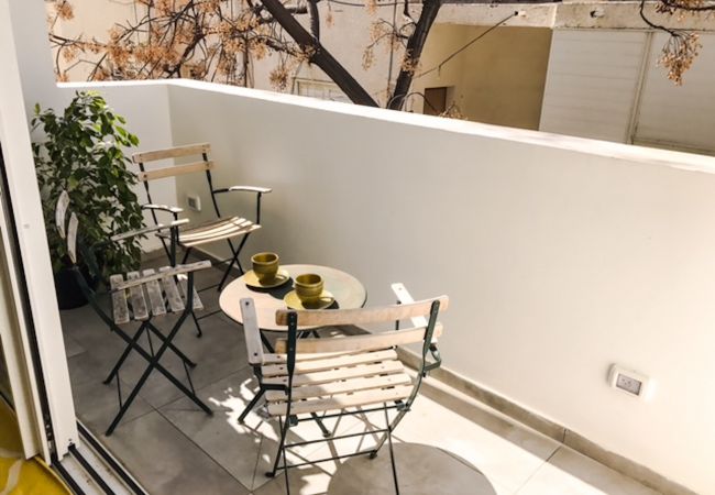 Apartamento em Tel Aviv - Jaffa - Lovely 2BR with Balcony at Gordon Beach by FeelHome Apartamento em Tel Aviv - Jaffa - Lovely 2BR with Balcony at Gordon Beach by FeelHome