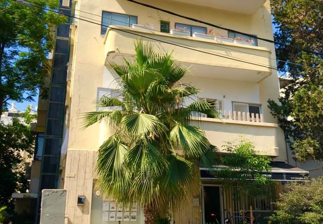 Apartamento em Tel Aviv - Jaffa - Lovely 2BR with Balcony at Gordon Beach by FeelHome Apartamento em Tel Aviv - Jaffa - Lovely 2BR with Balcony at Gordon Beach by FeelHome