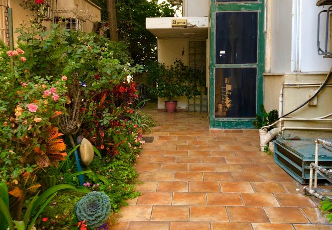 Apartamento em Tel Aviv - Jaffa - Lovely 2BR with Balcony at Gordon Beach by FeelHome Apartamento em Tel Aviv - Jaffa - Lovely 2BR with Balcony at Gordon Beach by FeelHome