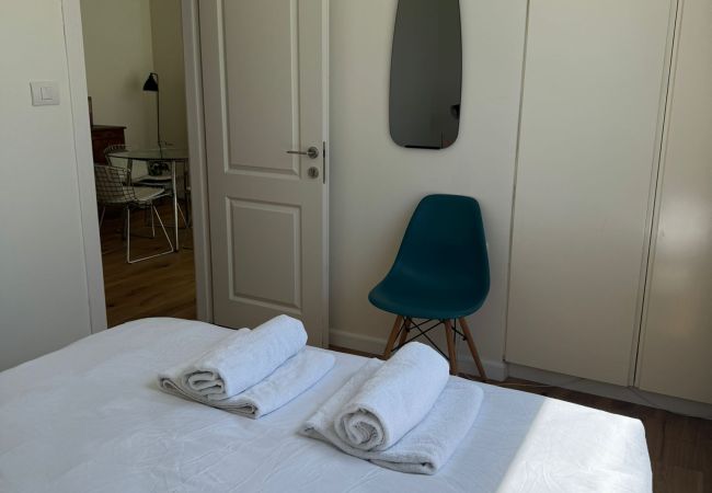 Apartamento em Tel Aviv - Jaffa - Lovely 2BR with Balcony at Gordon Beach by FeelHome Apartamento em Tel Aviv - Jaffa - Lovely 2BR with Balcony at Gordon Beach by FeelHome