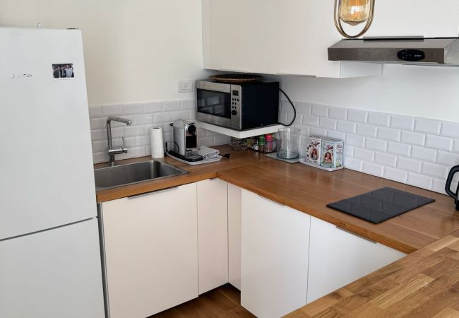 Apartamento em Tel Aviv - Jaffa - Lovely 2BR with Balcony at Gordon Beach by FeelHome Apartamento em Tel Aviv - Jaffa - Lovely 2BR with Balcony at Gordon Beach by FeelHome