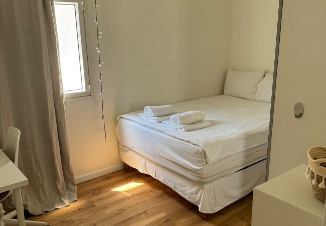 Apartamento em Tel Aviv - Jaffa - Lovely 2BR with Balcony at Gordon Beach by FeelHome Apartamento em Tel Aviv - Jaffa - Lovely 2BR with Balcony at Gordon Beach by FeelHome