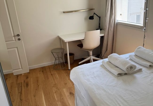 Apartamento em Tel Aviv - Jaffa - Lovely 2BR with Balcony at Gordon Beach by FeelHome Apartamento em Tel Aviv - Jaffa - Lovely 2BR with Balcony at Gordon Beach by FeelHome