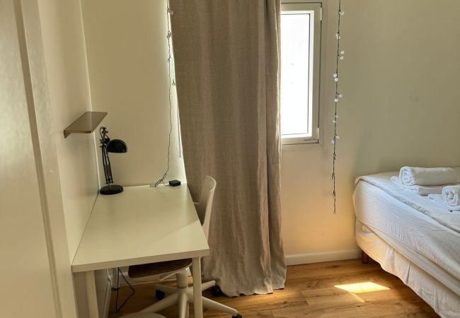 Apartamento em Tel Aviv - Jaffa - Lovely 2BR with Balcony at Gordon Beach by FeelHome Apartamento em Tel Aviv - Jaffa - Lovely 2BR with Balcony at Gordon Beach by FeelHome
