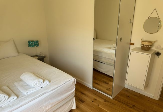 Apartamento em Tel Aviv - Jaffa - Lovely 2BR with Balcony at Gordon Beach by FeelHome Apartamento em Tel Aviv - Jaffa - Lovely 2BR with Balcony at Gordon Beach by FeelHome