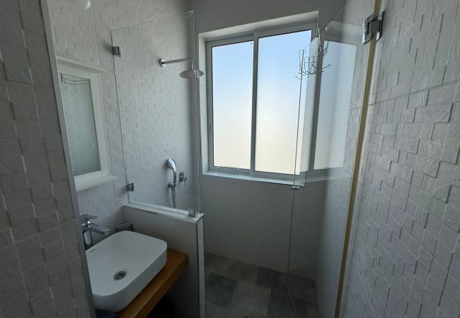 Apartamento em Tel Aviv - Jaffa - Lovely 2BR with Balcony at Gordon Beach by FeelHome Apartamento em Tel Aviv - Jaffa - Lovely 2BR with Balcony at Gordon Beach by FeelHome