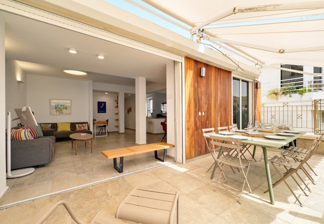 Apartamento em Tel Aviv - Jaffa - Beach Penthouse & Terrace near Hilton by FeelHome