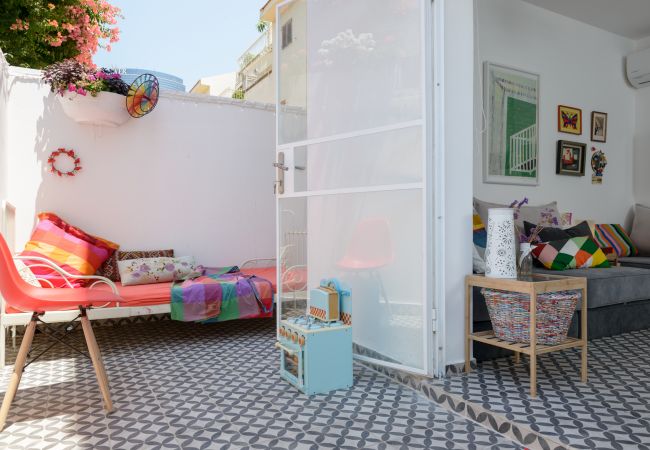 Apartamento em Tel Aviv - Jaffa - Vintage & Chic with Patio by FeelHome Apartamento em Tel Aviv - Jaffa - Vintage & Chic with Patio by FeelHome