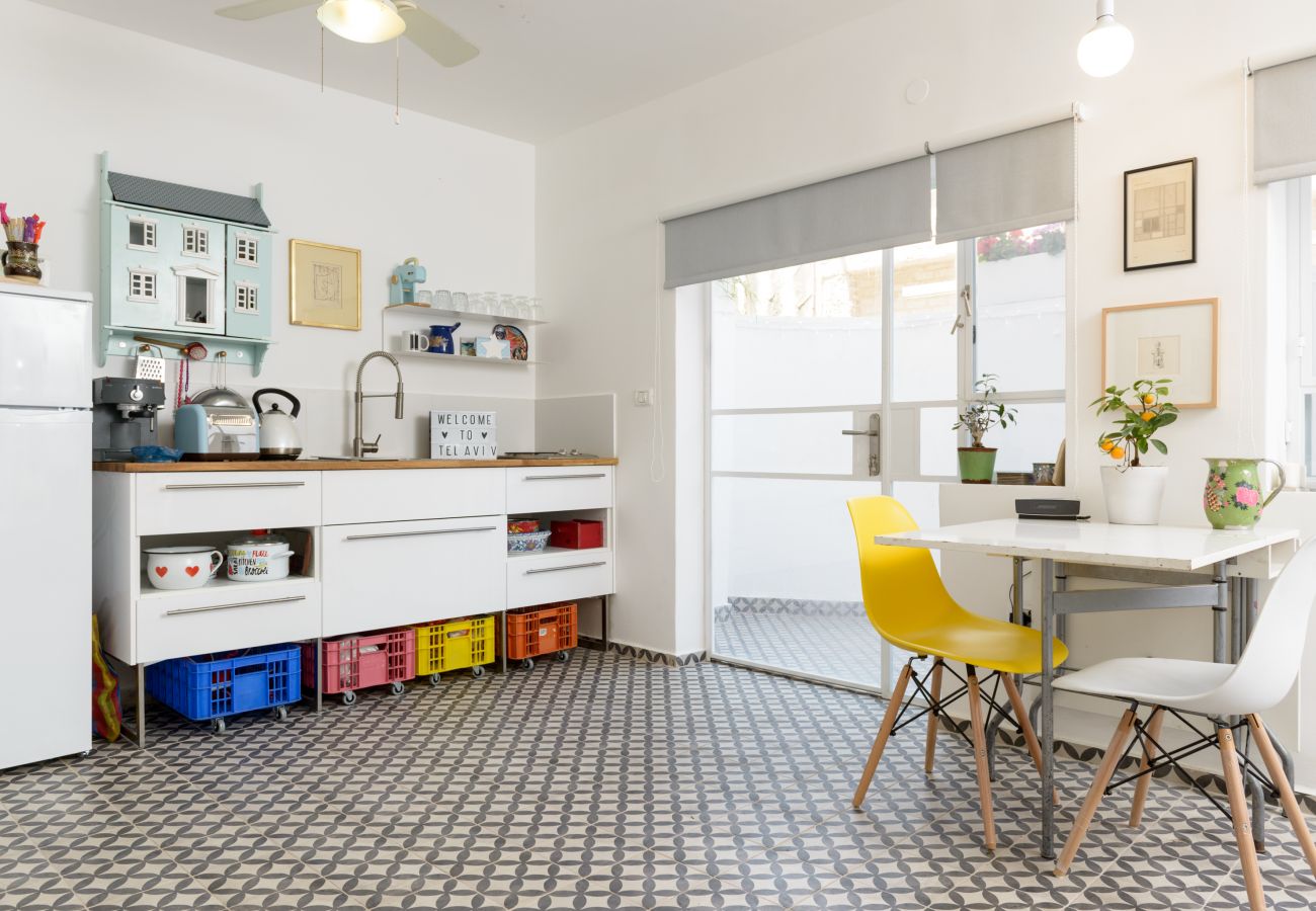 Apartamento em Tel Aviv - Jaffa - Vintage & Chic with Patio by FeelHome Apartamento em Tel Aviv - Jaffa - Vintage & Chic with Patio by FeelHome