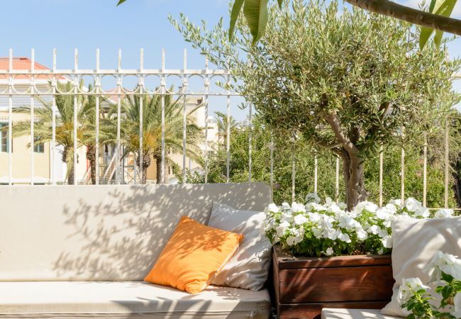 Apartamento em Tel Aviv - Jaffa - MAMAD Penthouse & XL Terrace on Dallal Square by FeelHome Apartamento em Tel Aviv - Jaffa - MAMAD Penthouse & XL Terrace on Dallal Square by FeelHome