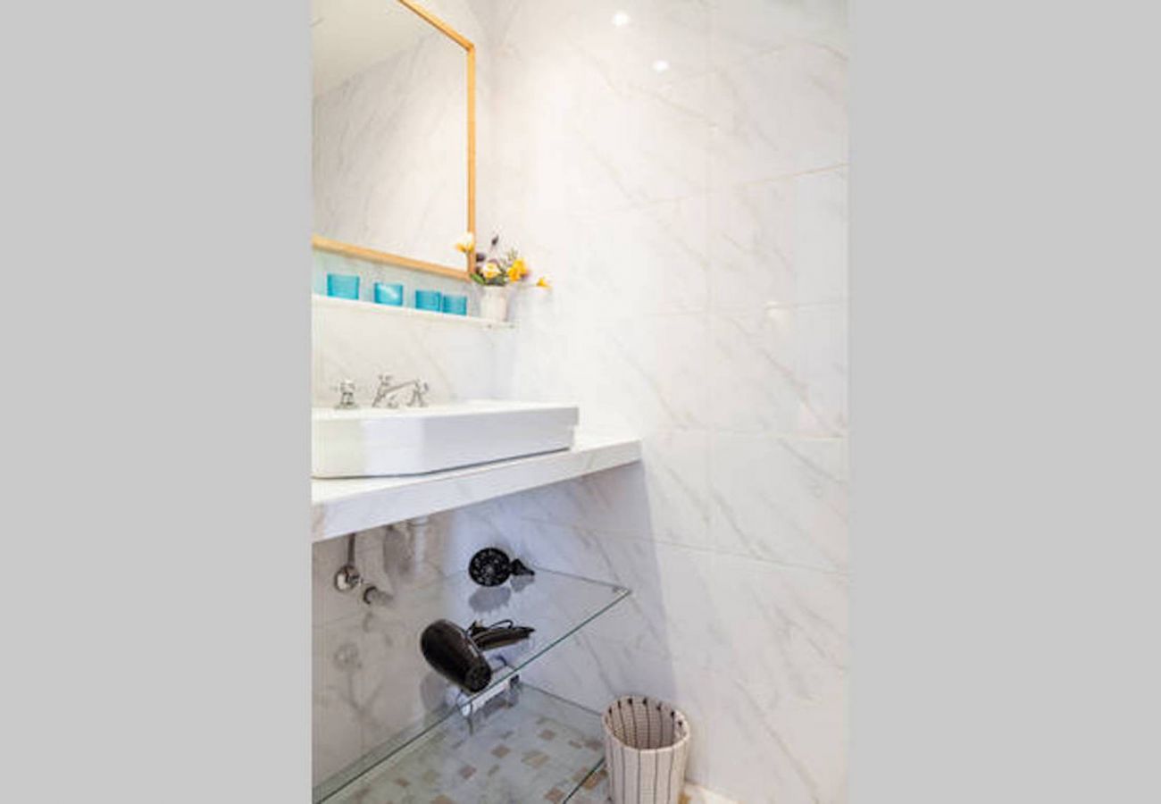 Apartamento em Tel Aviv - Jaffa - MAMAD Penthouse & XL Terrace on Dallal Square by FeelHome Apartamento em Tel Aviv - Jaffa - MAMAD Penthouse & XL Terrace on Dallal Square by FeelHome